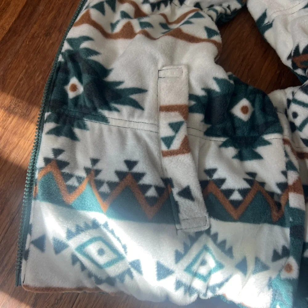Aztec Patterned Vest - Picture 3 of 4
